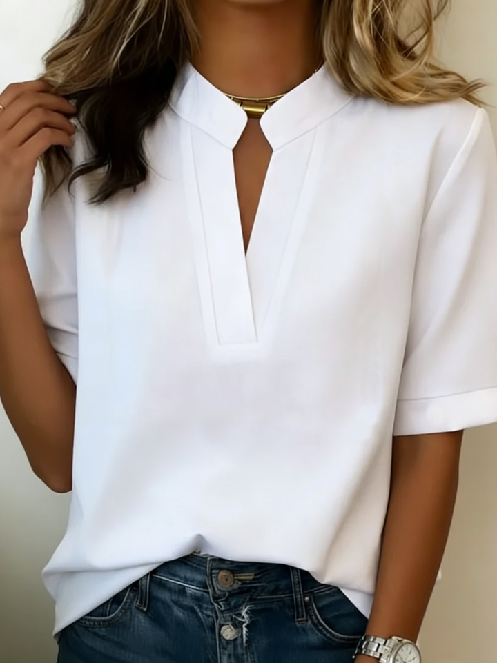 Maria | Blusa Chic com Decote em V e Detalhe Dourado