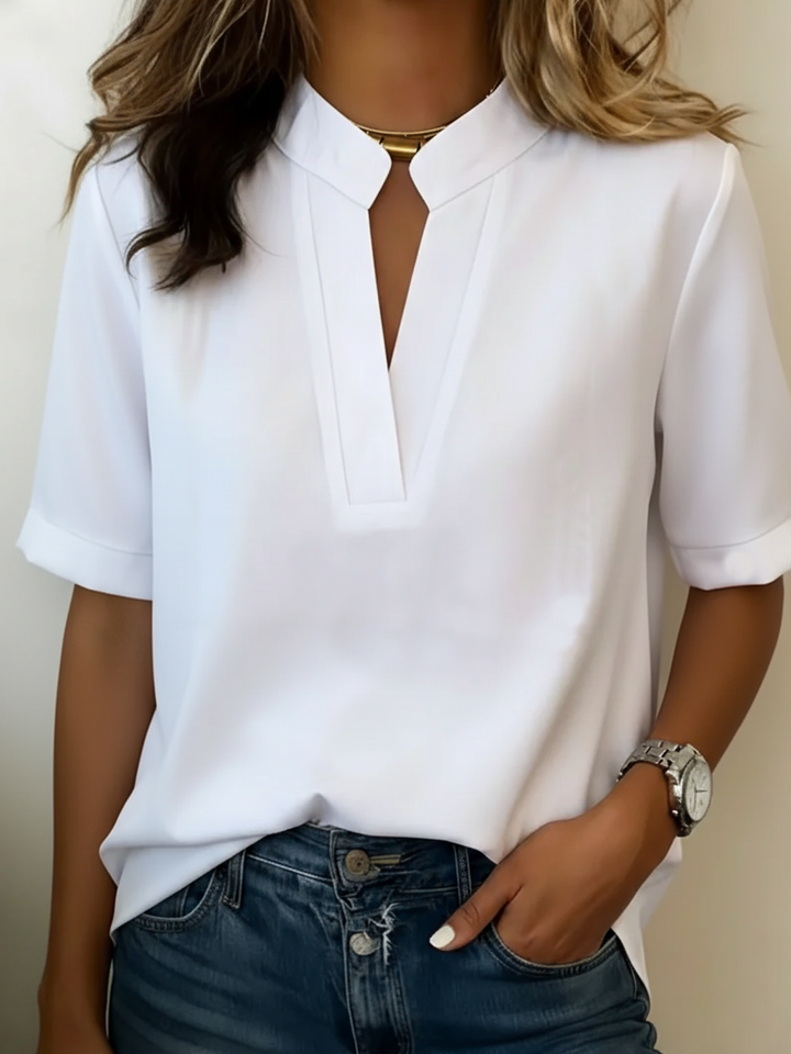 Maria | Blusa Chic com Decote em V e Detalhe Dourado